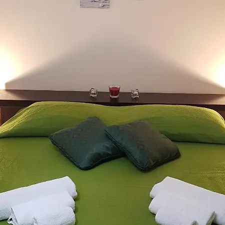 B&B 